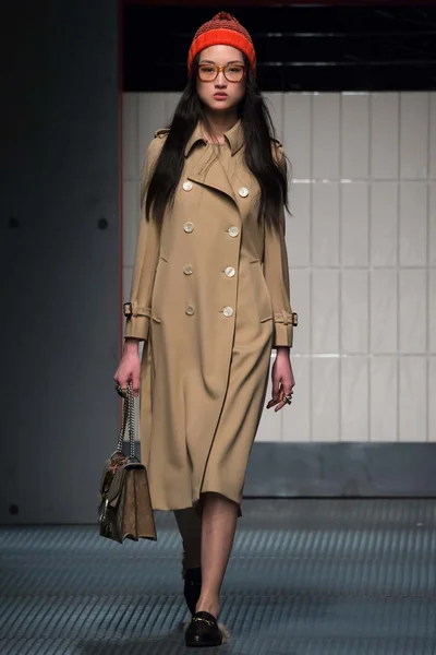 Look 15